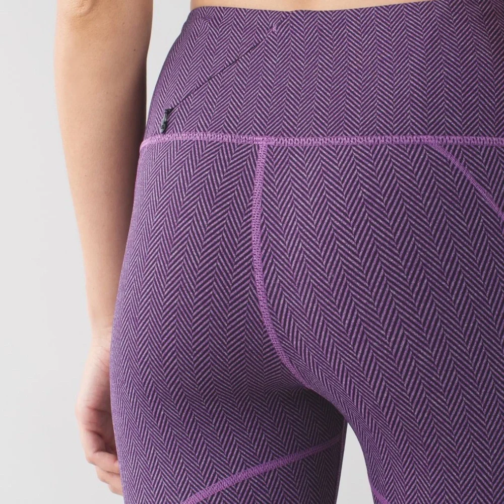 Lululemon Crop Leggings Size 4 Rebel Runner Grape & Black Herringbone Ankle Zip